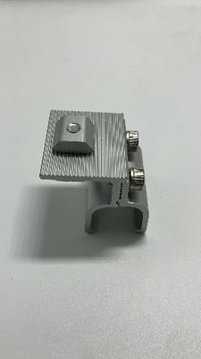 Berufliche CNC-Bearbeitung und Polieren von Teilen in chinesischen Fabriken