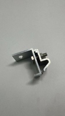 Berufliche CNC-Bearbeitung und Polieren von Teilen in chinesischen Fabriken